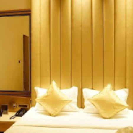 Red Orchid Hotel 칸푸르 외부 사진